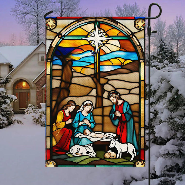 Christianartworkshop Gartenflagge mit der Heiligen Familie und der Geburt Christi: gebeizt – Weihnachtsdekoration im Stil - image 2