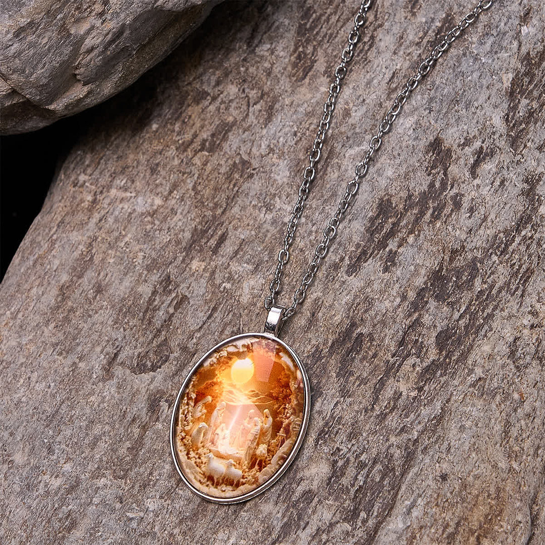 Christianartworkshop – Halskette mit Anhänger aus Glas mit Weihnachtskrippe - image 3