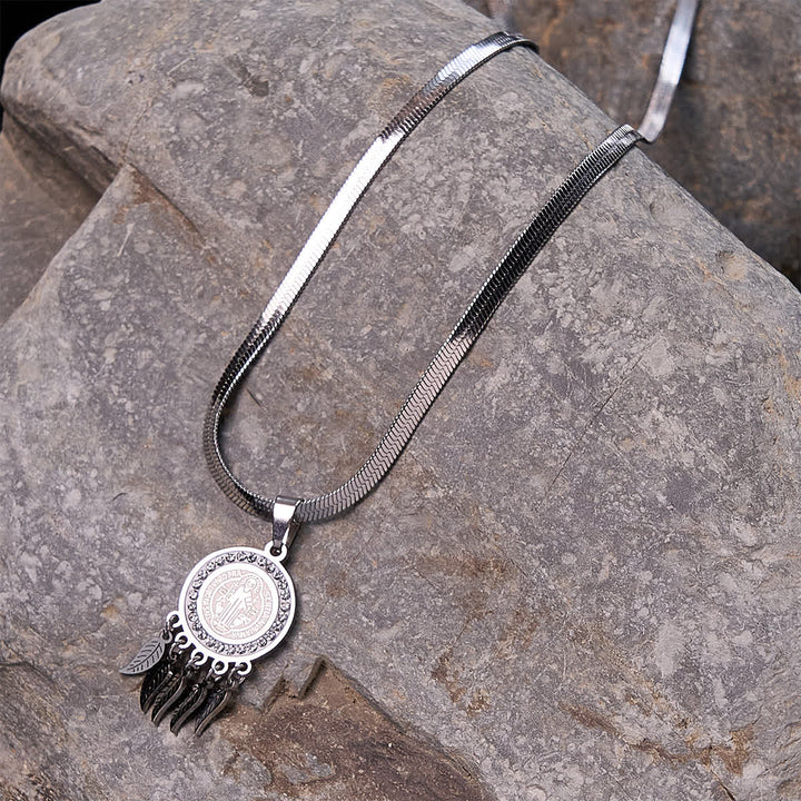 Christianartworkshop Halskette mit Anhänger mit Heiligensymbol: Künstlerischer Schmuck mit Zirkon-Akzenten - image 3