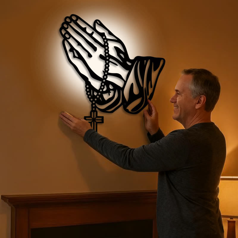 Christianartworkshop Klassische betende Hände mit Rosenkranzkreuz, schwarzes Metall, Wanddekoration - image 1