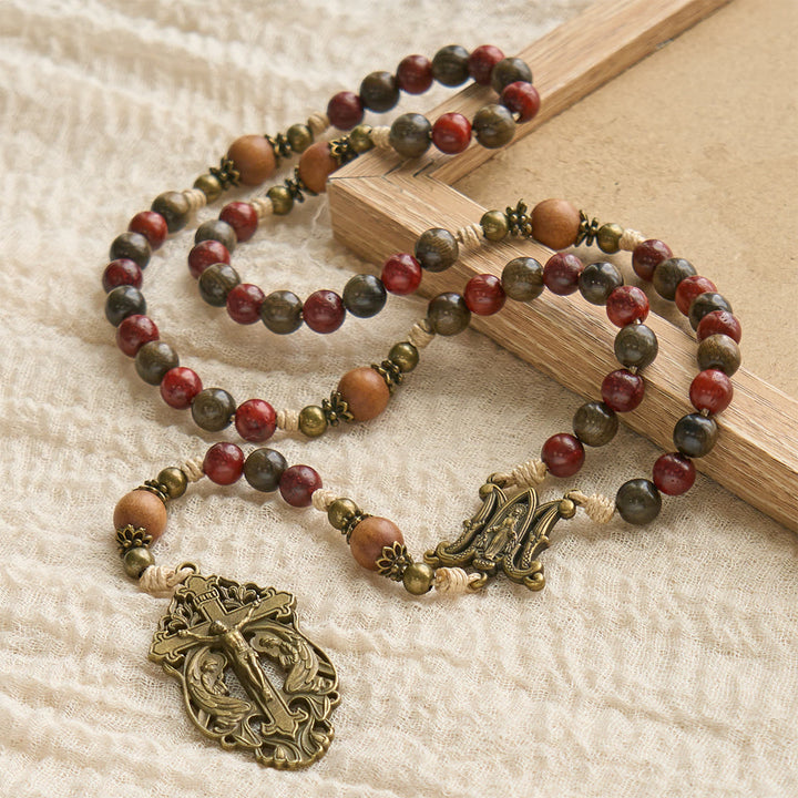 Christianartworkshop Traditioneller Rosenkranz aus Holz im Weihnachtsstil: Erdige Perlen und Bronze-Kruzifix - image 6