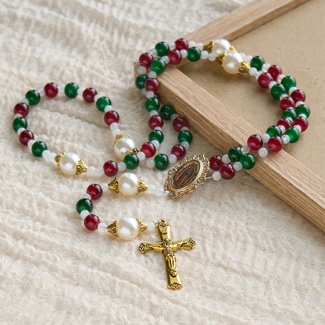 Christianartworkshop Stechpalmenkranz, Weihnachtsrosenkranz mit dreifarbigen Perlen: Feiern Sie die Heilige Geburt - image 1