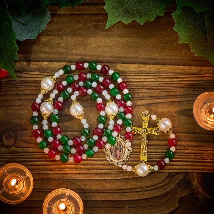 Christianartworkshop Stechpalmenkranz, dreifarbiger Weihnachts-Rosenkranz mit Perlen: Feiern Sie die heilige Geburt - Weihnachtsrosenkranz - image 0