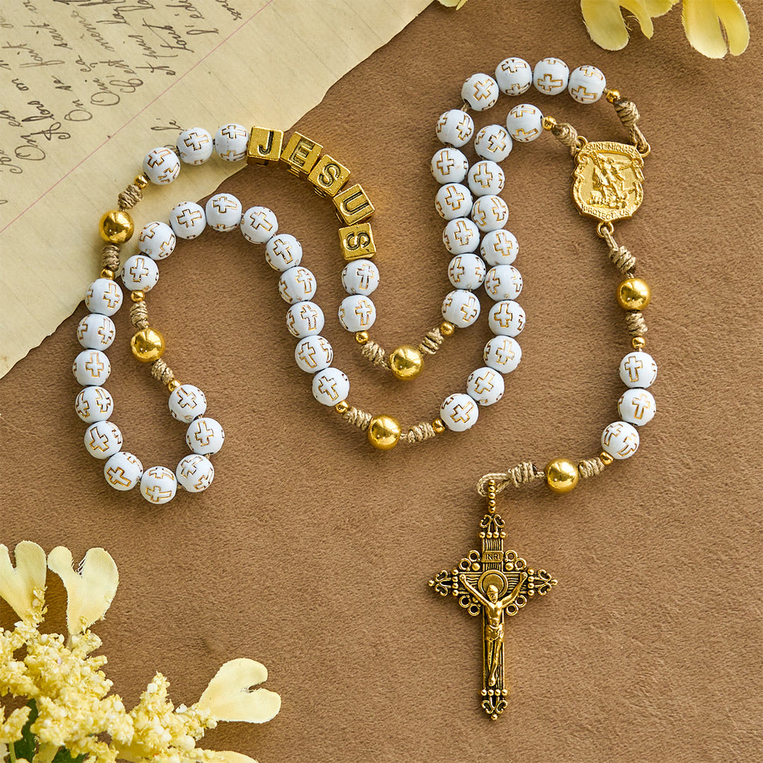 Christianartworkshop Elfenbeinfarbener Rosenkranz mit goldenen Kreuzperlen, verziert mit dem Heiligen Michael und einem personalisierten Jesus-Brief - JESUS ​​(Keine Sonderanfertigung) - image 0