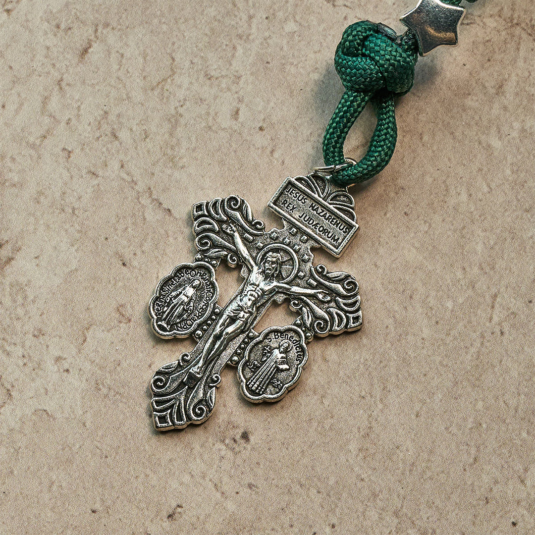 Christianartworkshop Weihnachts-Rosenkranz mit Paracord-Anhänger, Segen der Heiligen Familie, mit glänzenden rot-grünen Perlen - image 10