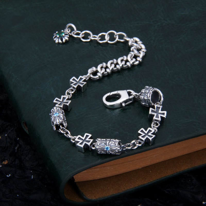 Klassisches Kreuzarmband aus 925er Sterlingsilber von Christianartworkshop mit gotischen Blumenperlen - image 1