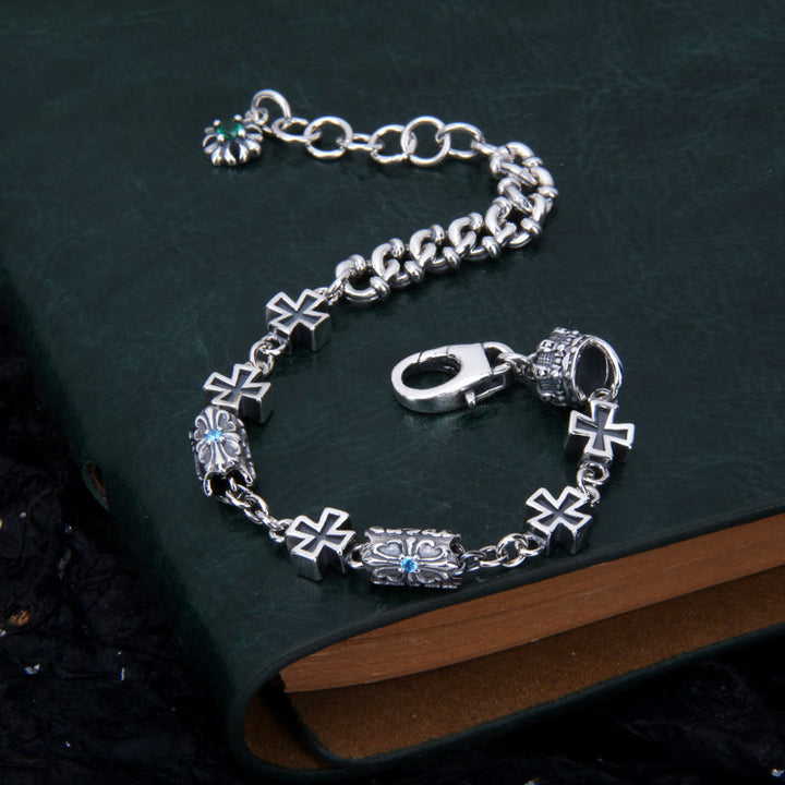 Klassisches Kreuzarmband aus 925er Sterlingsilber von Christianartworkshop mit gotischen Blumenperlen - image 1