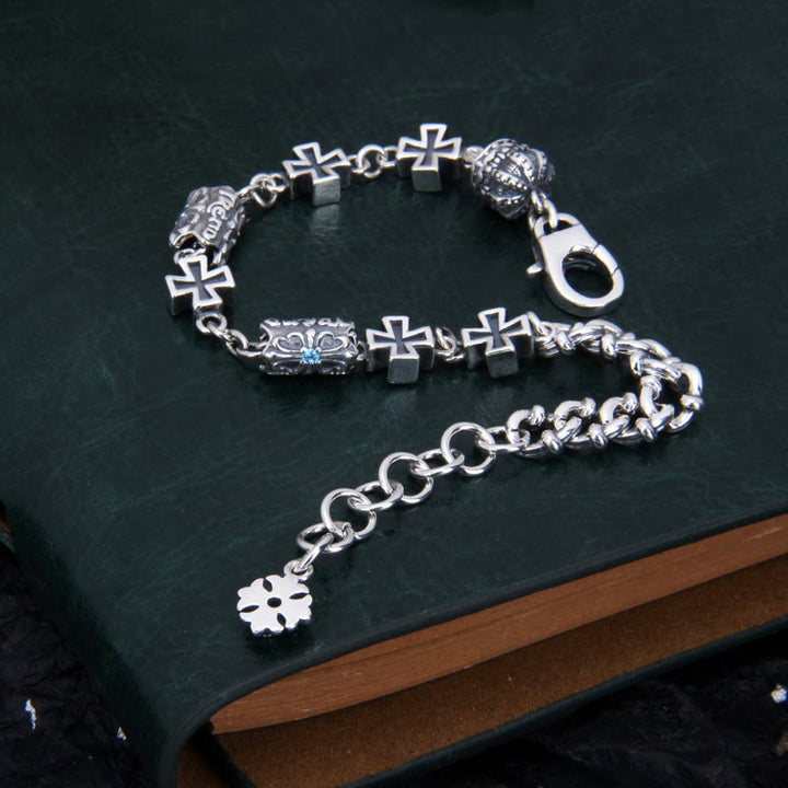 Klassisches Kreuzarmband aus 925er Sterlingsilber von Christianartworkshop mit gotischen Blumenperlen - image 2