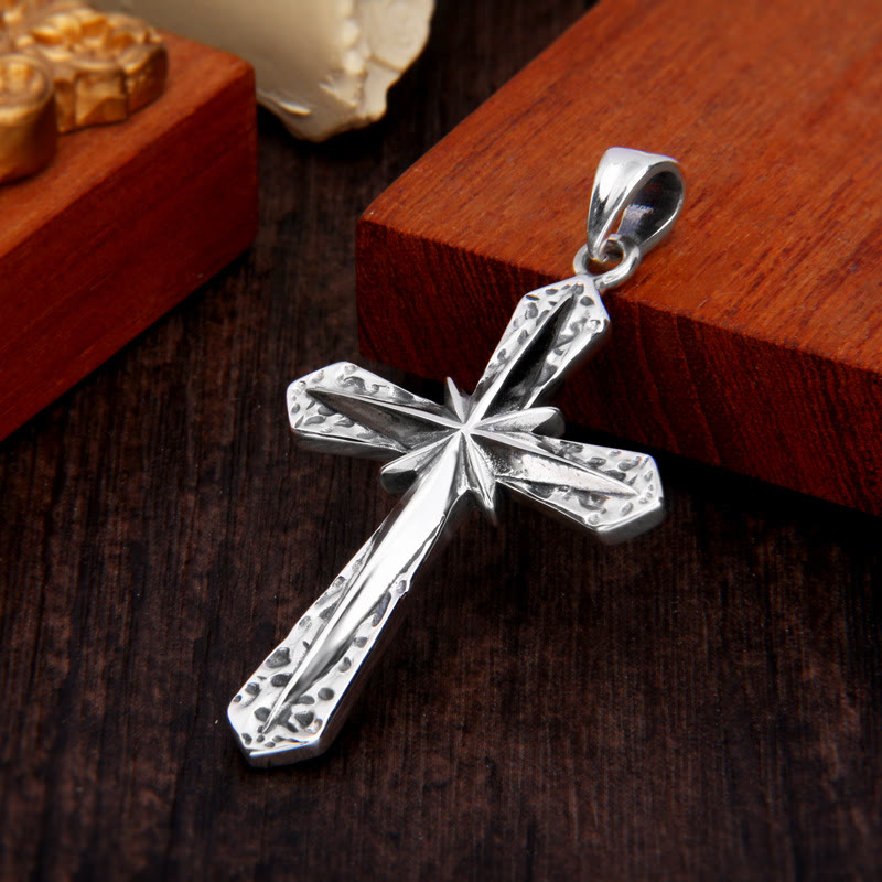 Christianartworkshop Halskette mit gotisch inspiriertem Kreuzanhänger aus Sterlingsilber mit geschnitztem Sternenmuster - image 3