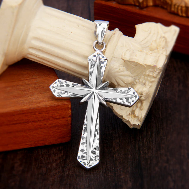 Christianartworkshop Halskette mit gotisch inspiriertem Kreuzanhänger aus Sterlingsilber mit geschnitztem Sternenmuster - image 2