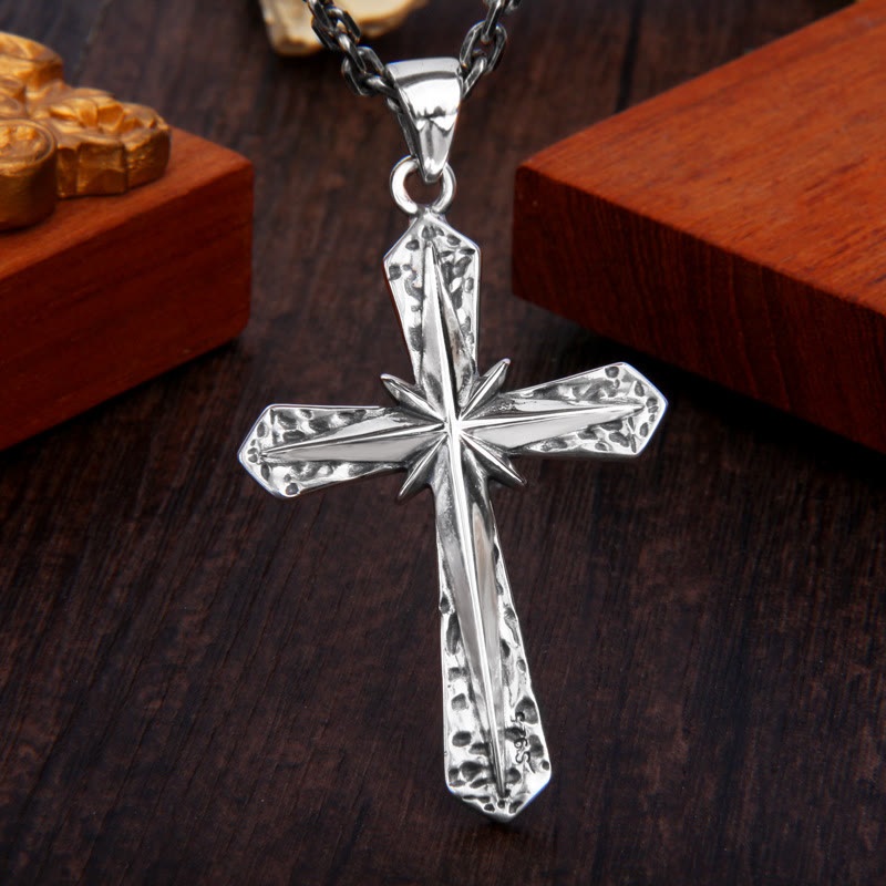 Christianartworkshop Halskette mit gotisch inspiriertem Kreuzanhänger aus Sterlingsilber mit geschnitztem Sternenmuster - image 1