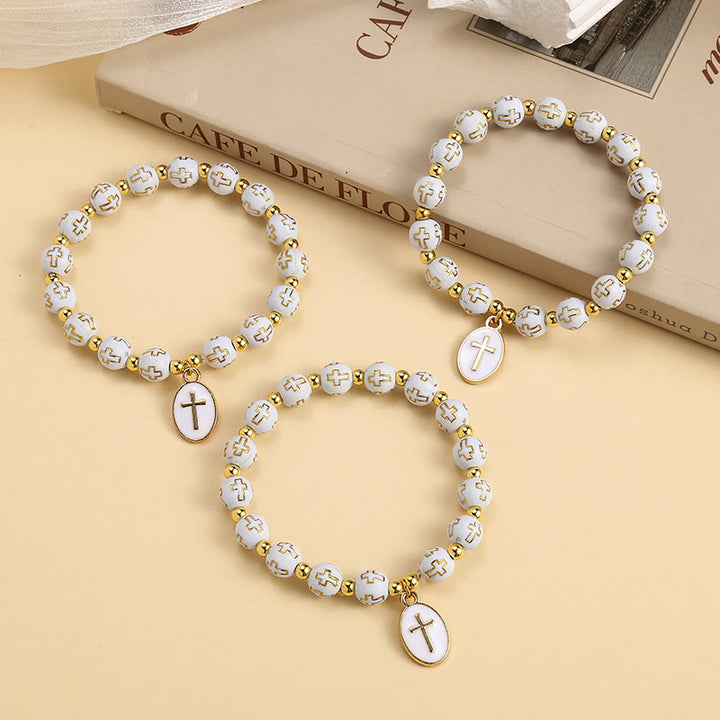 Christianartworkshop Elegantes, schlichtes weißes und goldenes Kreuzperlenarmband: Reine Anmut für jeden Tag - Handgelenkumfang: 16–19 cm - image 0