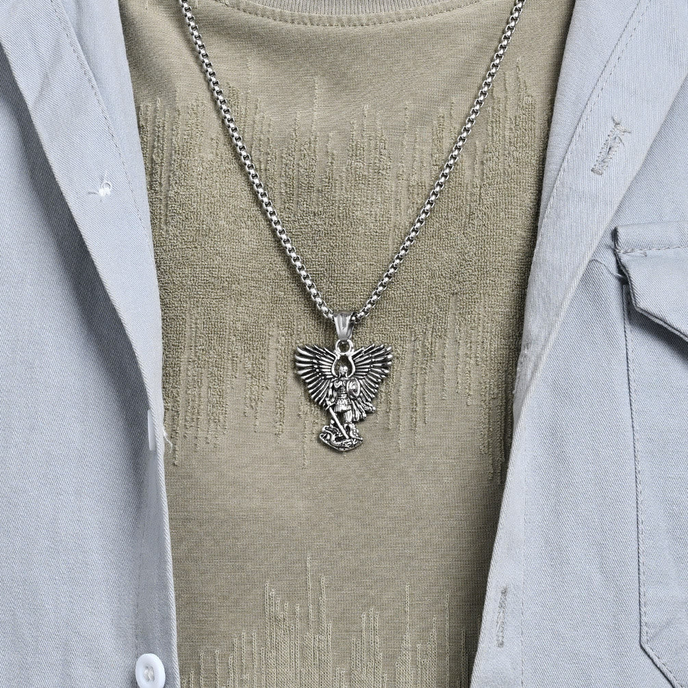 Christianartworkshop Mehrfarbige Halskette mit Engelskrieger-Anhänger im Streetwear-Stil - image 2