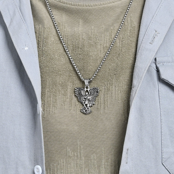 Christianartworkshop Mehrfarbige Halskette mit Engelskrieger-Anhänger im Streetwear-Stil - image 2