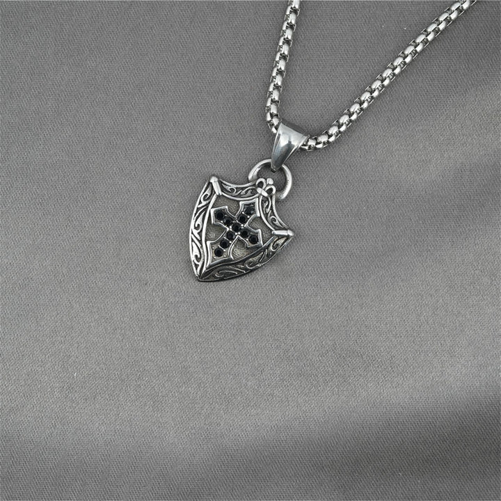 Christianartworkshop Verzierte Halskette in Schildform mit Kruzifix und schwarzen Zirkonia-Einlagen - image 2