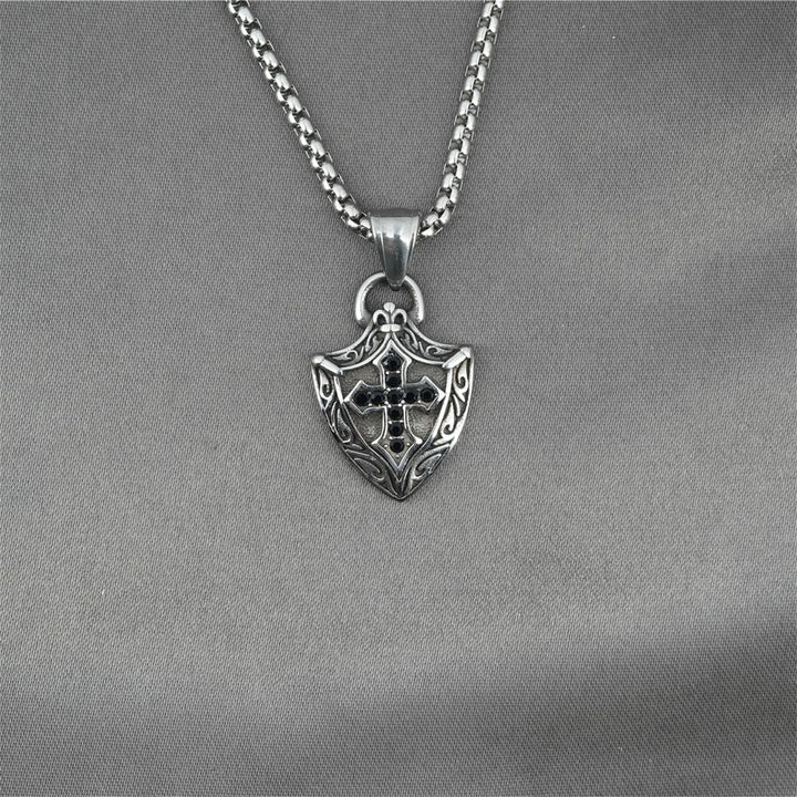 Christianartworkshop Verzierte Halskette in Schildform mit Kruzifix und schwarzen Zirkonia-Einlagen - image 3