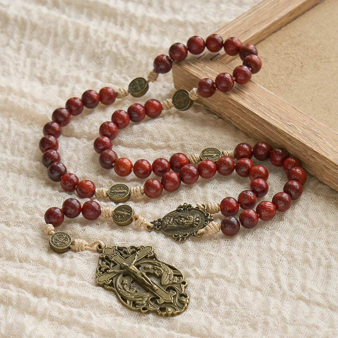 Christianartworkshop Traditioneller Rosenkranz aus erdroten Perlen mit antiker Muttergottes und dem Heiligen Benedikt: Beschützt durch die Gnade - image 5