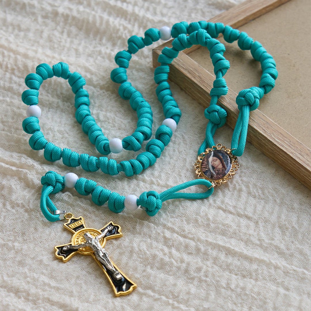 Christianartworkshop Leuchtender türkisfarbener Rosenkranz mit Guadalupe-Kamee: Starker Griff, heiliger Fokus - image 3