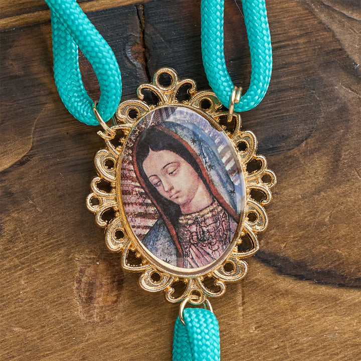 Christianartworkshop Leuchtender türkisfarbener Rosenkranz mit Guadalupe-Kamee: Starker Griff, heiliger Fokus - image 7