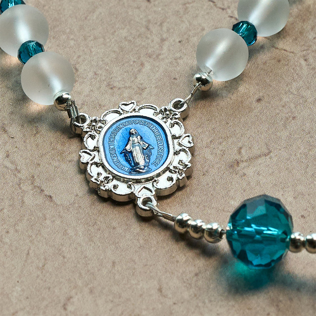 Christianartworkshop Rosenkranz aus mattiertem weißem Glas im Ozeanblau-Stil mit Kruzifix und Unserer Lieben Frau - image 8