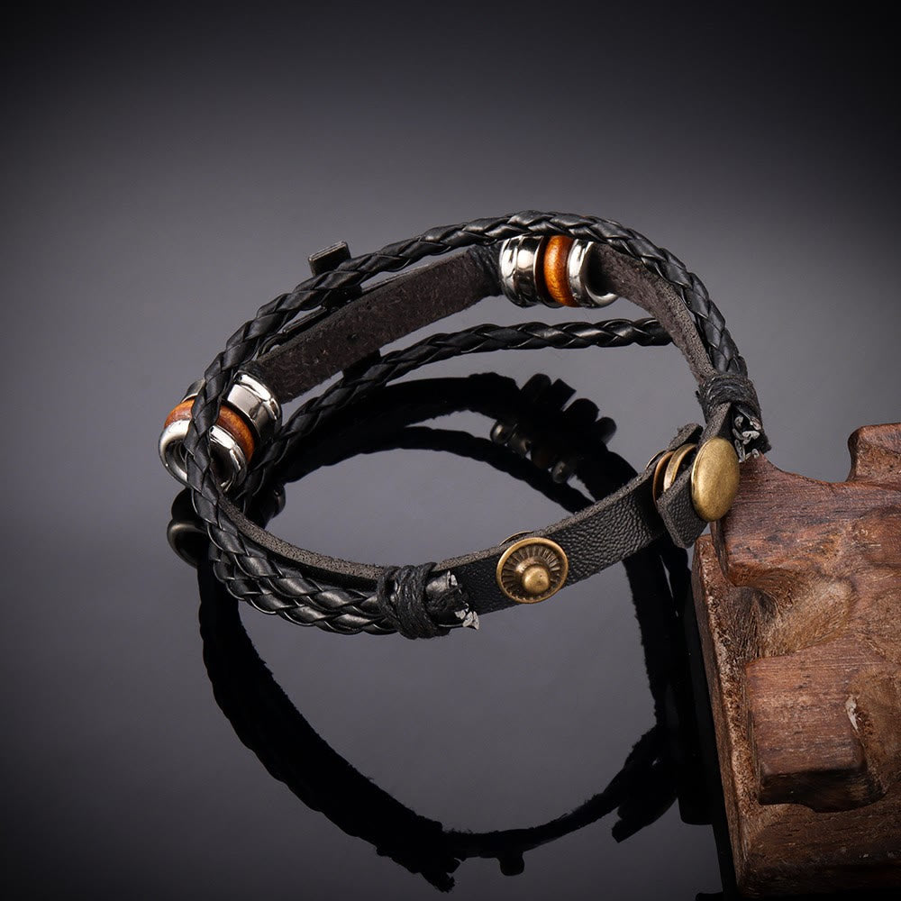 Schwarzes geflochtenes Lederarmband von Christianartworkshop mit Kreuz und der Inschrift „Vertraue auf Gott“. - image 4