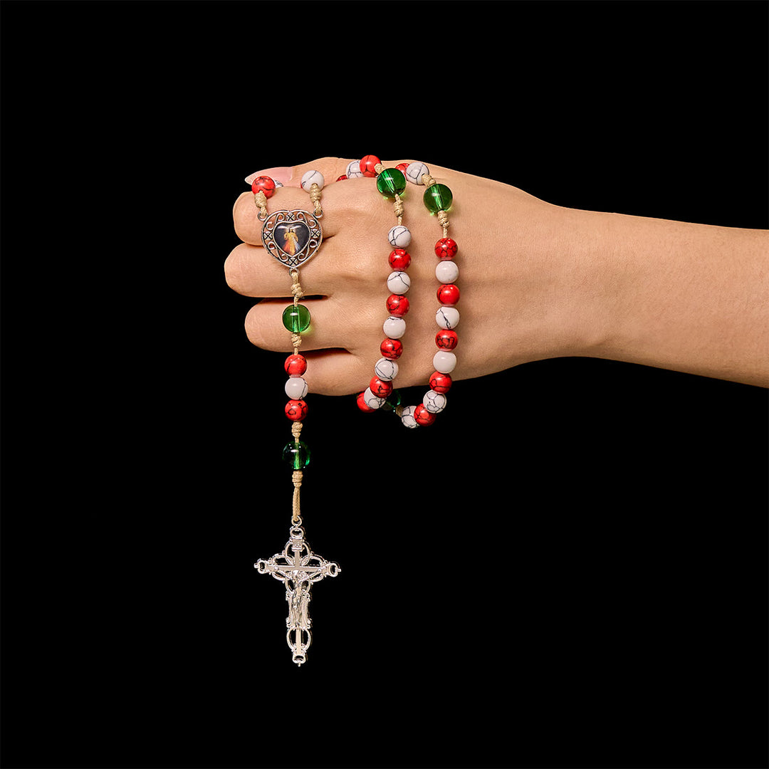 Christianartworkshop Weihnachtsrosenkranz aus bunten Perlen in Zuckerstangenform mit der Barmherzigkeit Gottes und Unserer Lieben Frau: Feiern Sie die Geburt Christi - image 1