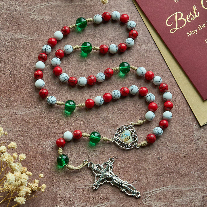 Christianartworkshop Weihnachtsrosenkranz aus bunten Perlen in Zuckerstangenform mit der Barmherzigkeit Gottes und Unserer Lieben Frau: Feiern Sie die Geburt Christi - image 3