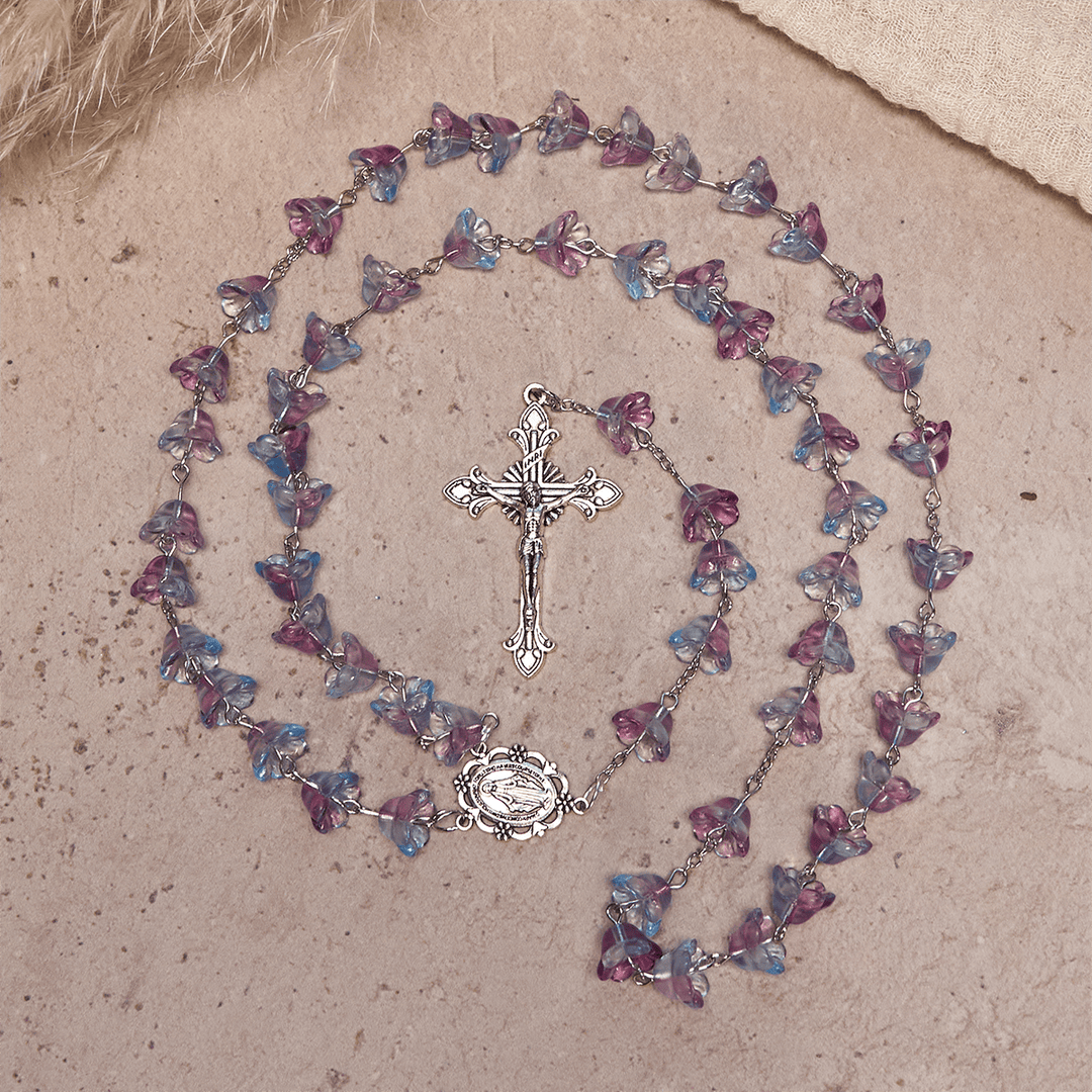 Christianartworkshop Pastel Bloom Maiglöckchen-Glasrosenkranz mit Unserer Lieben Frau: Reine marianische Gnade - Maiglöckchen - image 0