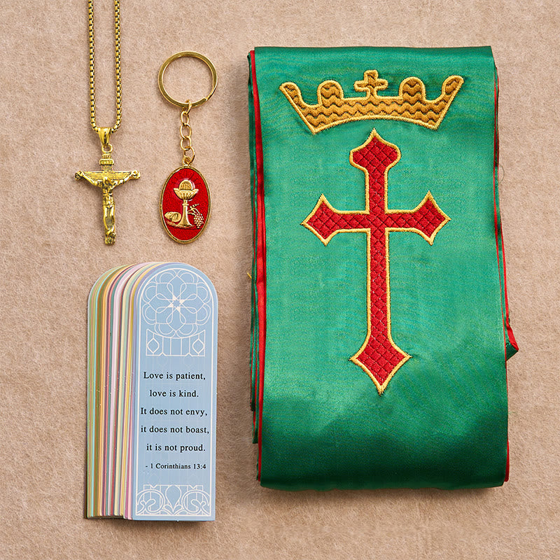 Christianartworkshop Grünes Kreuz-Kronen-Segensset mit goldenem Kruzifix und Schriftzug: Lebe in Hoffnung - Goldene Halskette - image 1