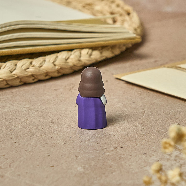 Christianartworkshop 3-farbiges Mini-Figuren-Set mit Kreuzbibel für Schreibtisch, Auto, Nachttisch - image 3