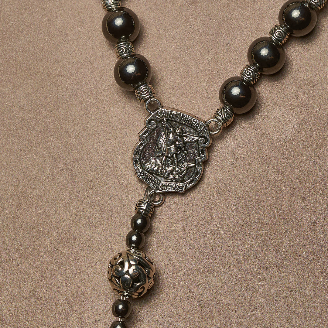 Christianartworkshop Individuell gestalteter Rosenkranz aus schwarzem Achat mit Schild des Heiligen Michael und personalisiertem Jesus-Motiv - image 7