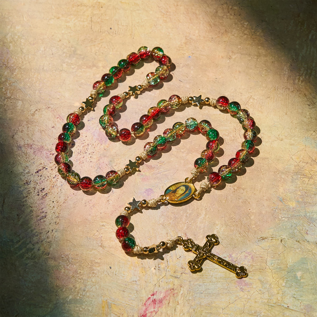 Weihnachtsrosenkranz aus Glasperlen von Christianartworkshop: Medaille Unserer Lieben Frau von Guadalupe & Goldenes Kruzifix - image 3