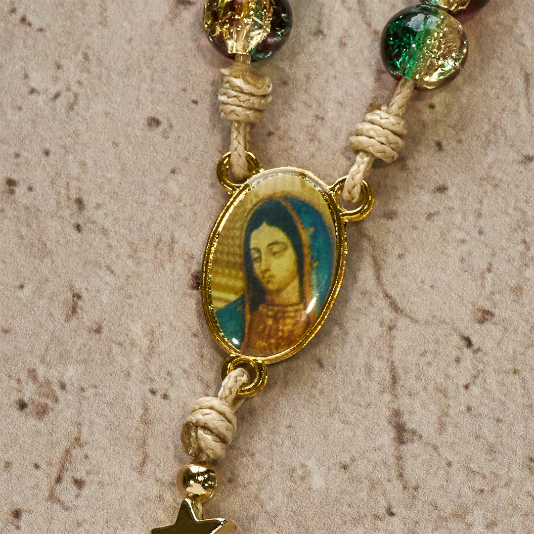 Weihnachtsrosenkranz aus Glasperlen von Christianartworkshop: Medaille Unserer Lieben Frau von Guadalupe & Goldenes Kruzifix - image 8