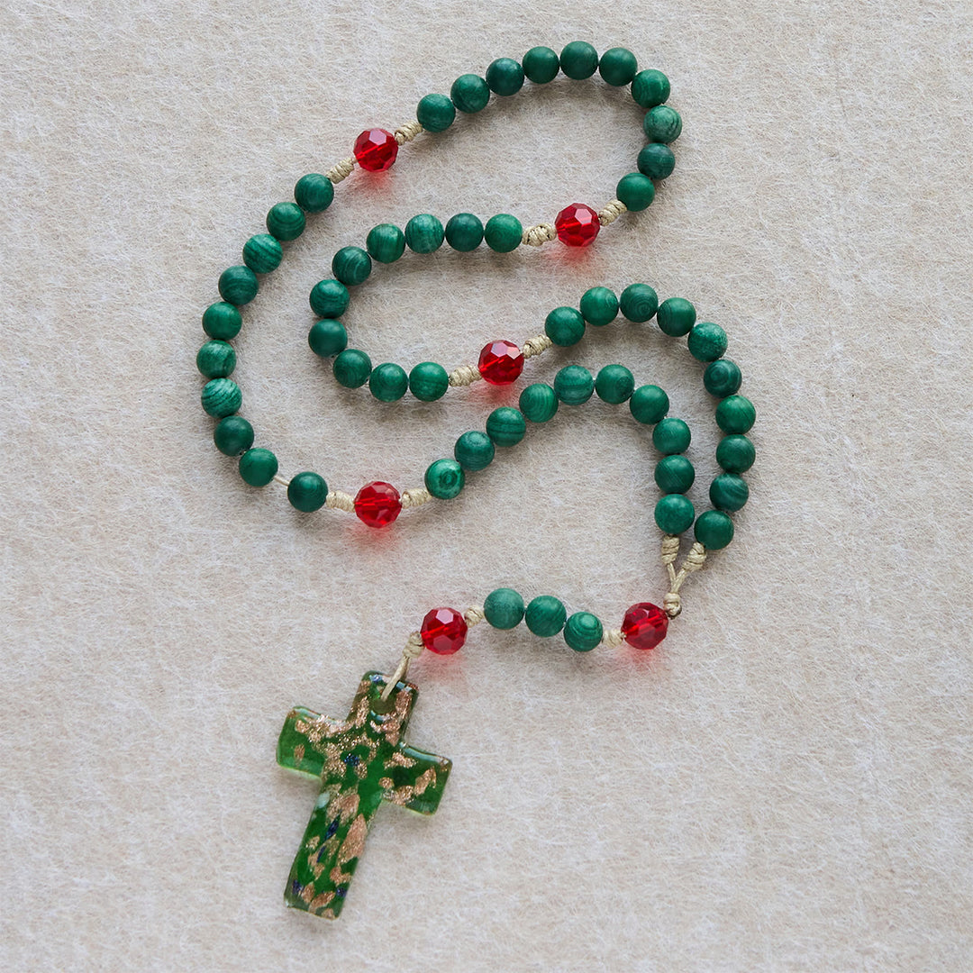 Weihnachtsgeschenk von Christianartworkshop: Rosenkranz aus grünem, gemustertem Stein für andächtiges Gebet: Grün-goldenes Glaskreuz - image 9