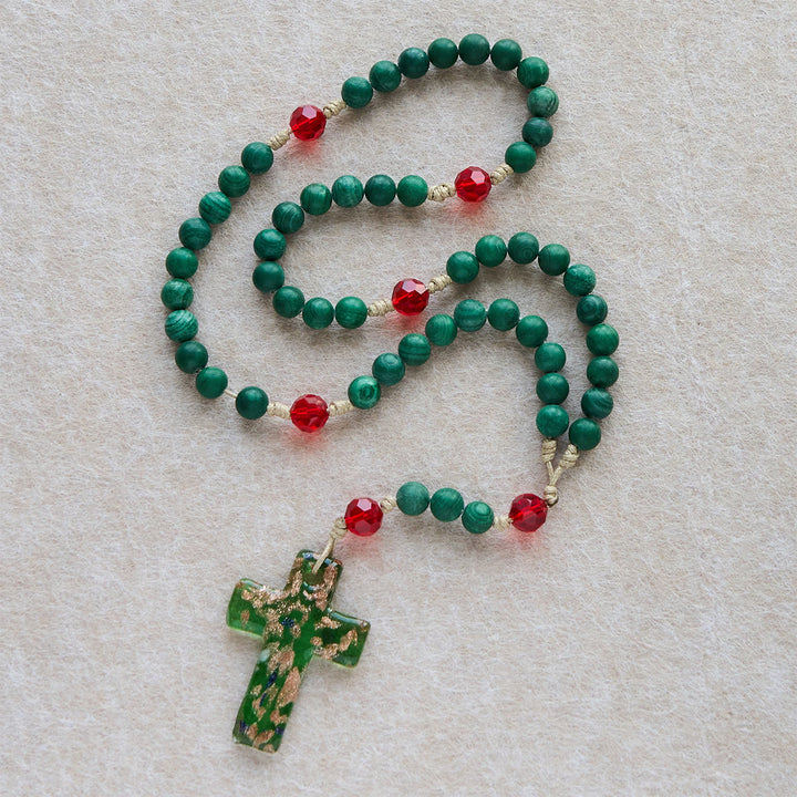 Weihnachtsgeschenk von Christianartworkshop: Rosenkranz aus grünem, gemustertem Stein für andächtiges Gebet: Grün-goldenes Glaskreuz - image 9