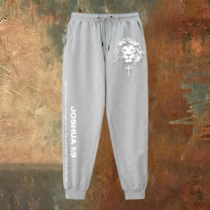 Christianartworkshop Lion of Judah Jogginghose: Josua 1:9 Vers in Kohle - image 14