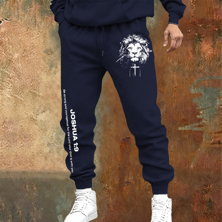 Christianartworkshop Lion of Judah Jogginghose: Josua 1:9 Vers in Kohle - image 9