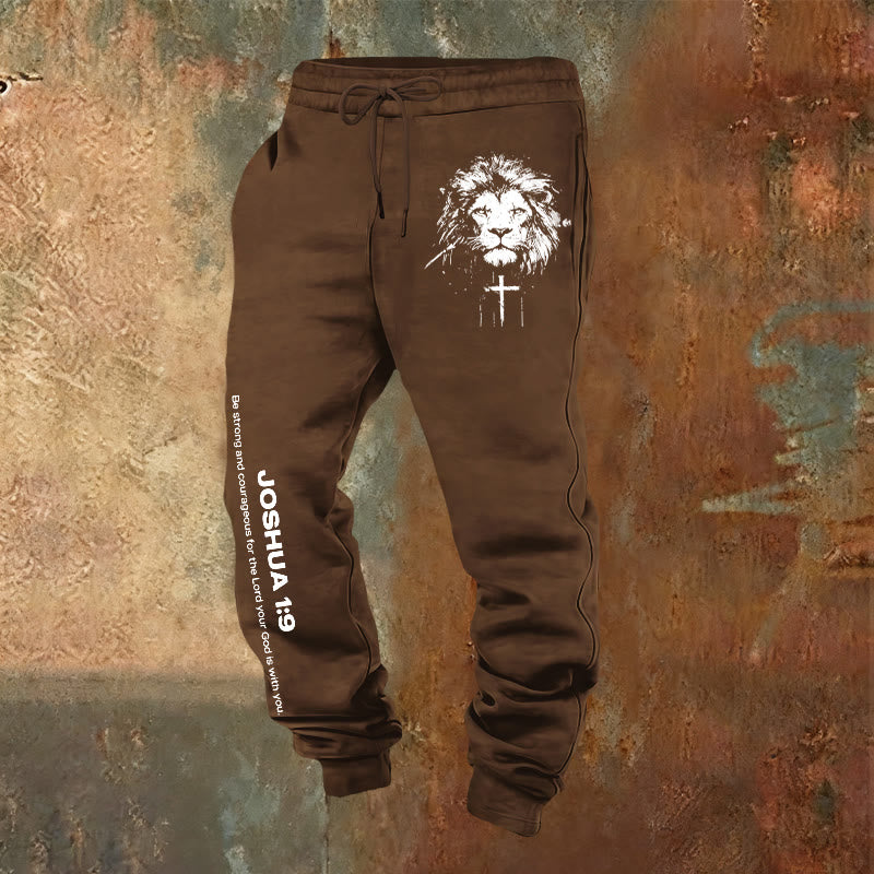 Christianartworkshop Lion of Judah Jogginghose: Josua 1:9 Vers in Kohle - Braun - 2XL - image 16