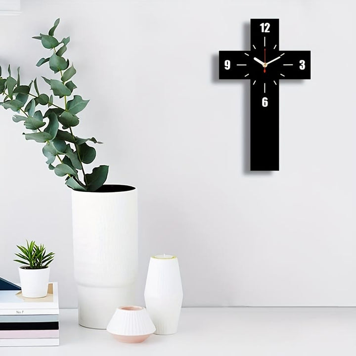 Minimalistische, geräuschlose Wanduhr mit Kreuz von Christianartworkshop in Rot, Weiß und Schwarz für ruhige Räume - image 3