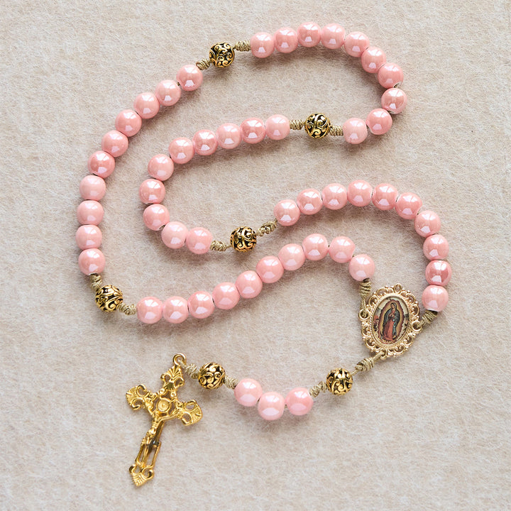 Christianartworkshop Rosenkranz aus hellrosa Keramik: Feiern Sie Weihnachten mit Anmut und Hoffnung - image 6