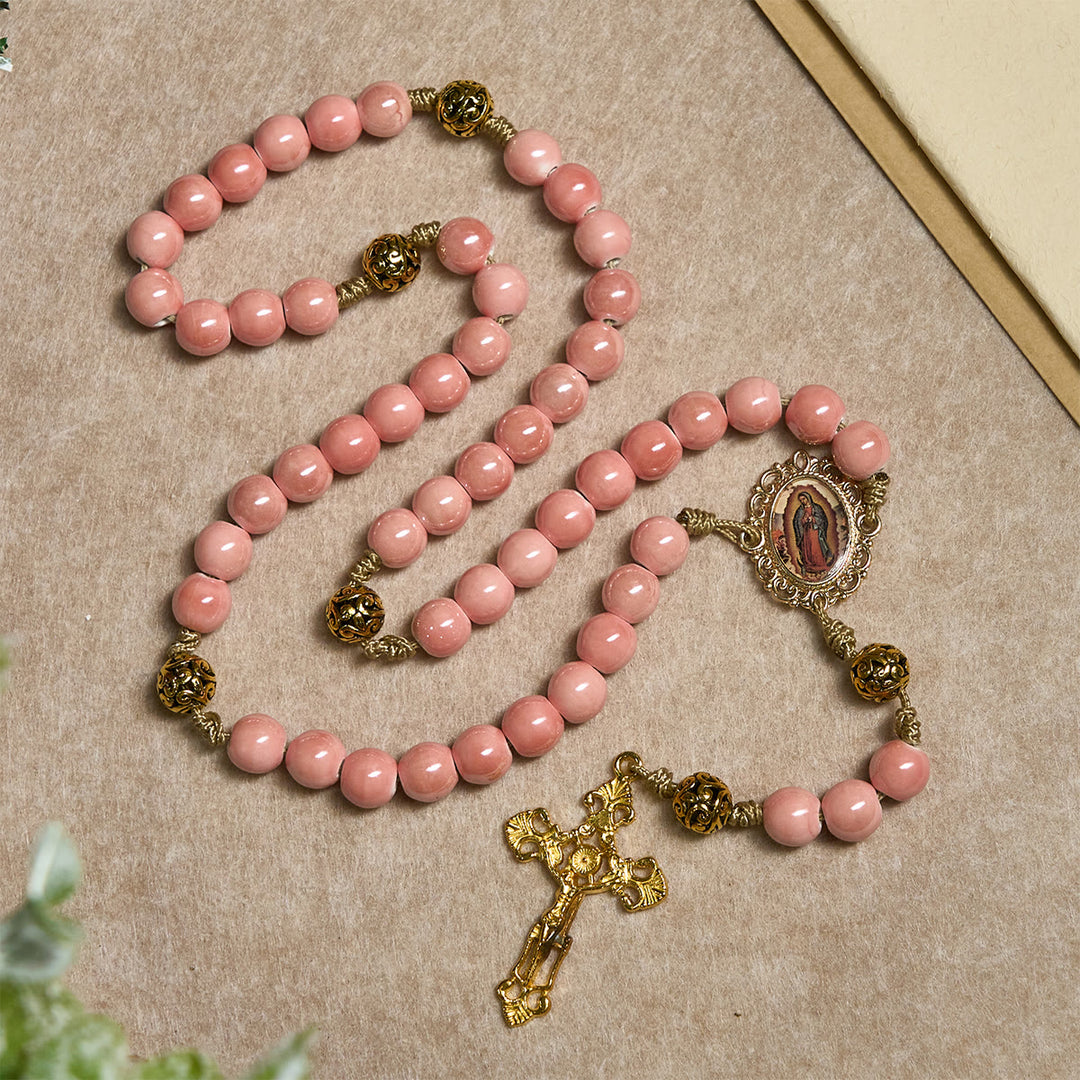 Christianartworkshop Rosenkranz aus hellrosa Keramik: Feiern Sie Weihnachten mit Anmut und Hoffnung - image 8