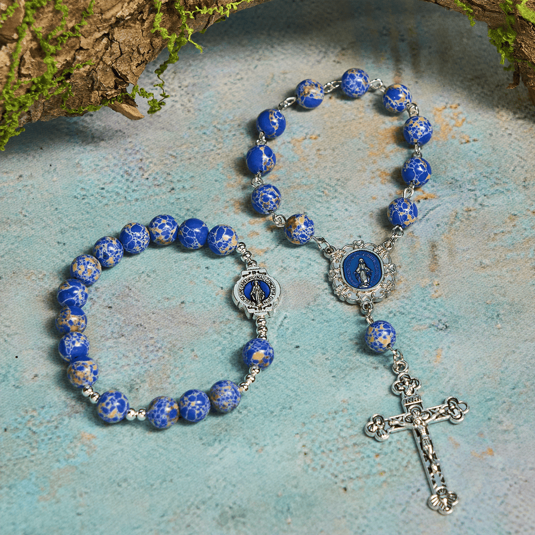 Christianartworkshop Rosenkranz und Armband aus königsblauen Steinperlen: Gnade, geführt von Marias Hand - image 7