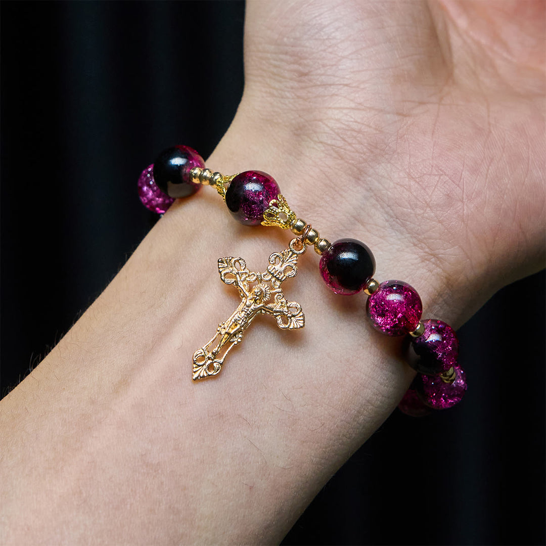 Christianartworkshop Armband „Gnade und Stärke“ aus schwarz-rosa Glasperlen mit goldenem Kreuz - image 1
