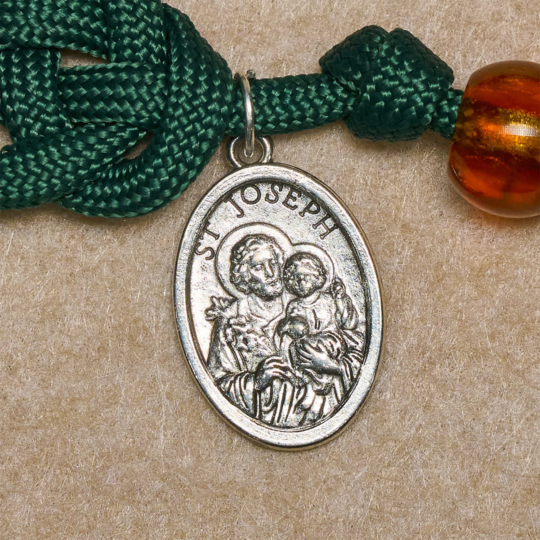 Christliche Rosenkranzkette aus bernsteinfarbenen Perlen und grünem Paracord mit Medaille der Heiligen Familie von Christianartworkshop - image 9