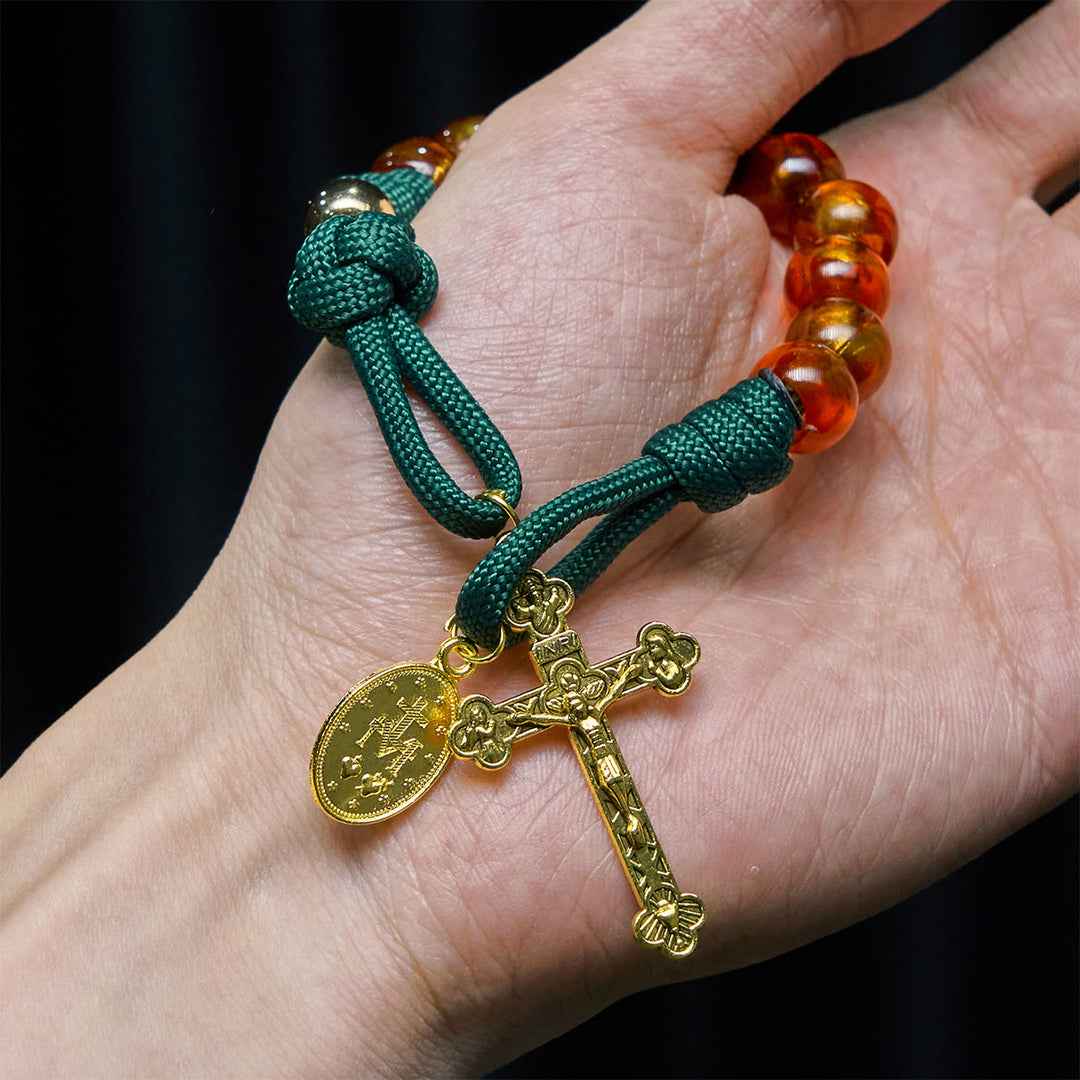 Christliche Rosenkranzkette aus bernsteinfarbenen Perlen und grünem Paracord mit Medaille der Heiligen Familie von Christianartworkshop - image 13
