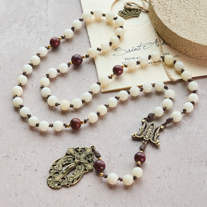 Christianartworkshop Rosenkranz „Heilige Harmonie“ aus weißem Bodhi-Holz und braunem Holz mit antiker Marienfigur - image 2