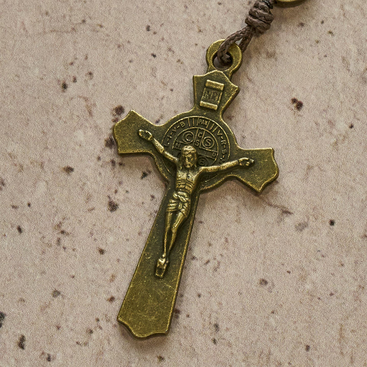 Rosenkranz aus mattgrünen Gummiperlen von Christianartworkshop mit Schutz des Heiligen Benedikt - image 10