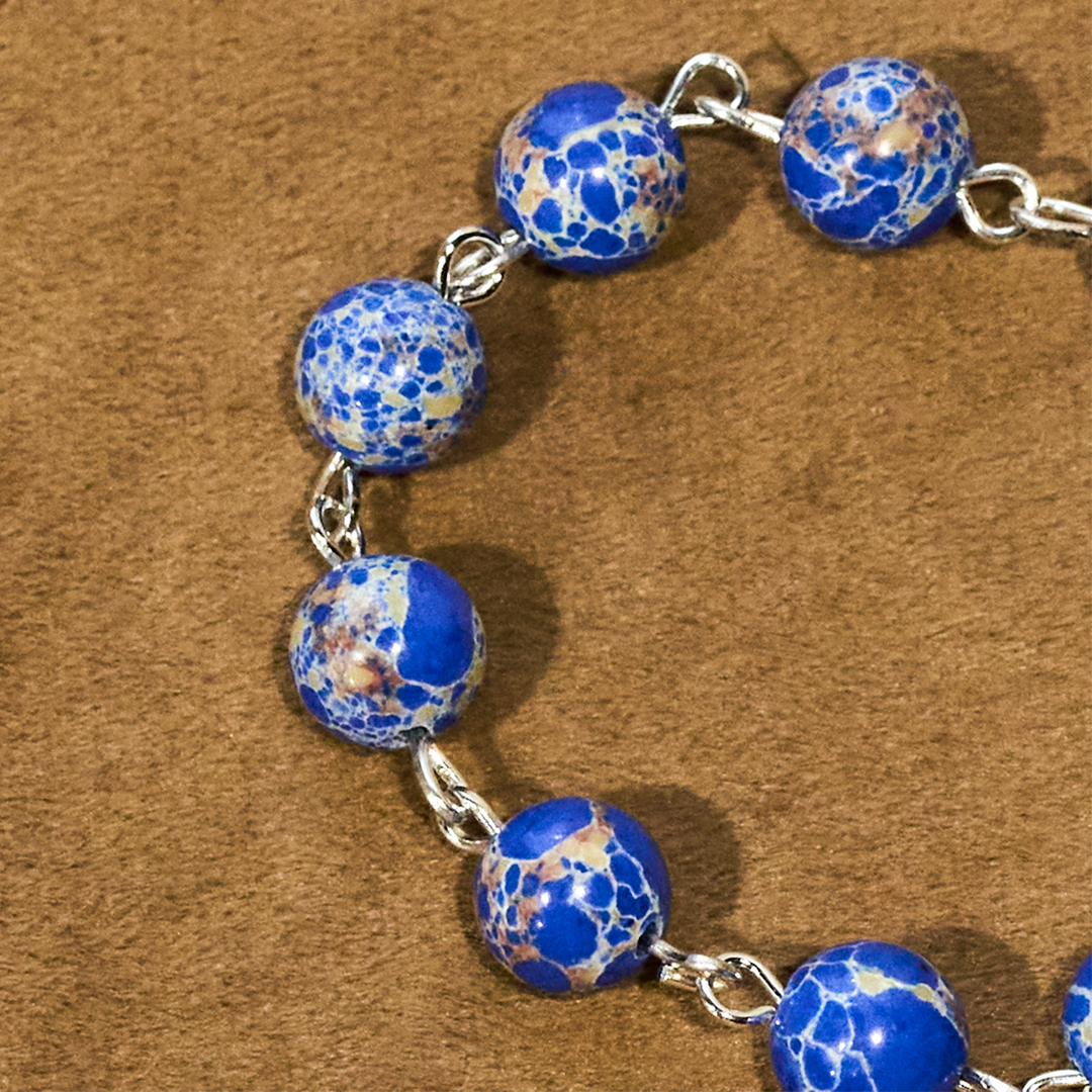Christianartworkshop Rosenkranz und Armband aus königsblauen Steinperlen: Gnade, geführt von Marias Hand - image 3