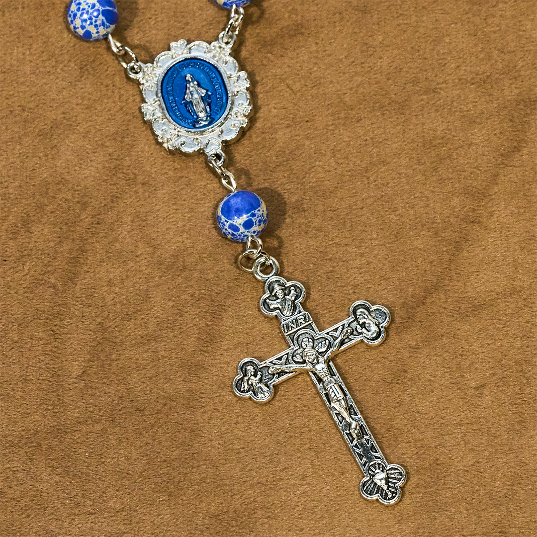 Christianartworkshop Rosenkranz und Armband aus königsblauen Steinperlen: Gnade, geführt von Marias Hand - image 4