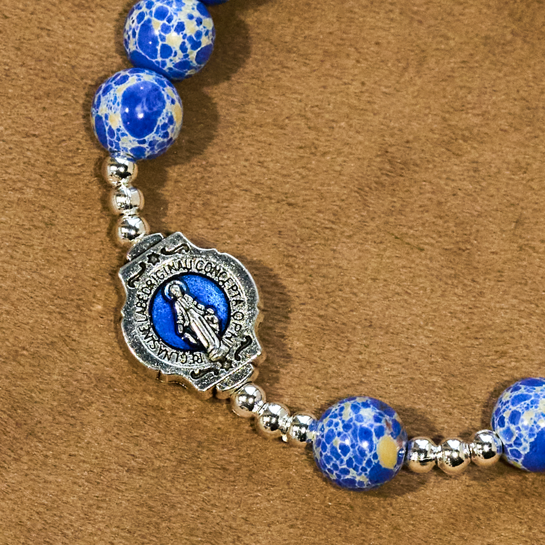 Christianartworkshop Blaues Marienarmband aus Kaiserstein: Ein Zeichen des Gebets und des Friedens - image 1